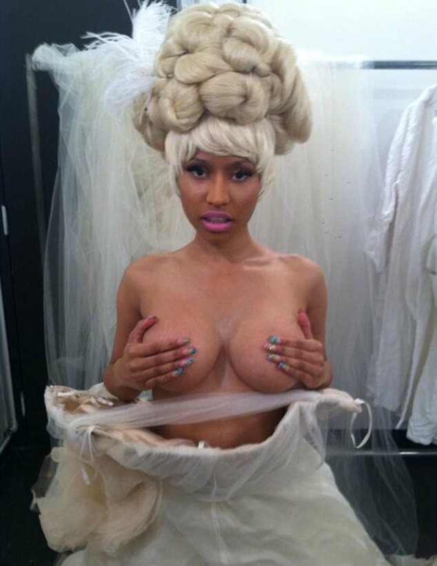 Nicki Minaj topless photo